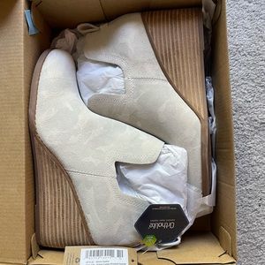 Brand New Toms Booties